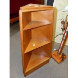 A SMALL G-PLAN TEAK CORNER STAND. H.84cms TOGETHER WITH A MID CENTURY STONE INSET STANDARD LAMP. (