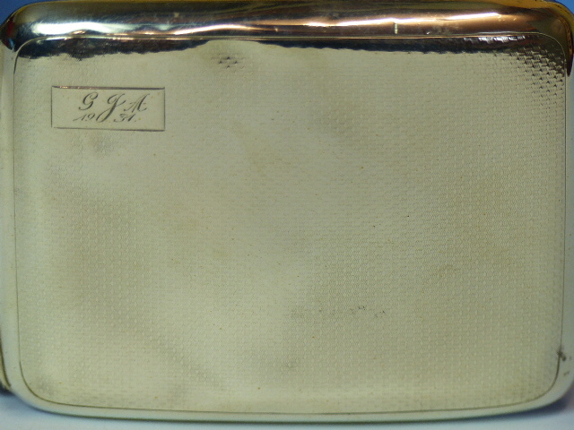 A SILVER HALLMARKED AND WOODEN LINED CIGARETTE BOX ENGRAVED 1937 AND A FURTHER SILVER CIGARETTE - Image 14 of 14