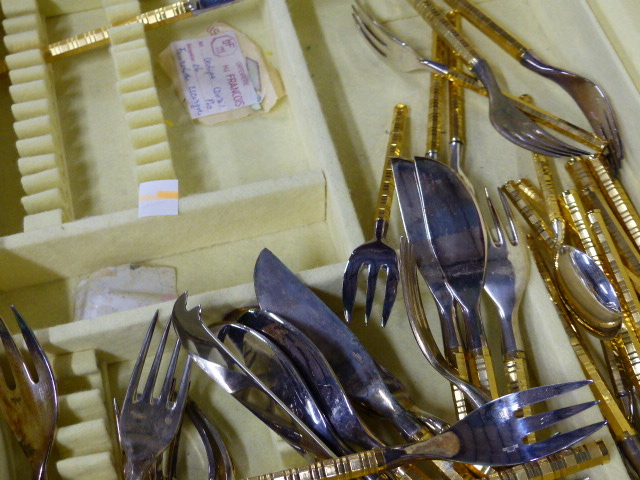 HENRI JEAN FRANCOIS. A SILVER PLATED AND GILT PART CUTLERY SERVICE FOR TWELVE CONTAINED IN A - Image 2 of 3