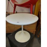 A MID CENTURY ARKANA TYPE TULIP BASED OCCASIONAL TABLE. Dia.45cms.