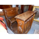 AN OAK COMBINED PEW AND WRITING SLOPE DESK RAISED ON RECTANGULAR PLINTH BASE. 75 x 102 x H.95cms