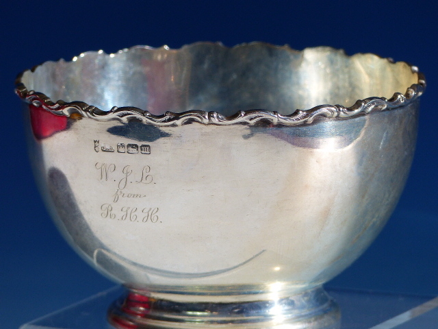 A SILVER PRESENTATION SUGAR BOWL BY JR, SHEFFIELD, 1904, THE WAVY RIM APPLIED ABOVE ROUNDED SIDES. - Image 7 of 10