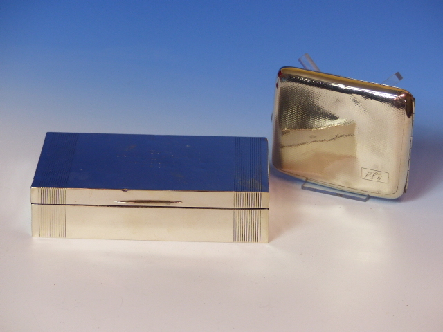 A SILVER HALLMARKED AND WOODEN LINED CIGARETTE BOX ENGRAVED 1937 AND A FURTHER SILVER CIGARETTE - Image 4 of 14