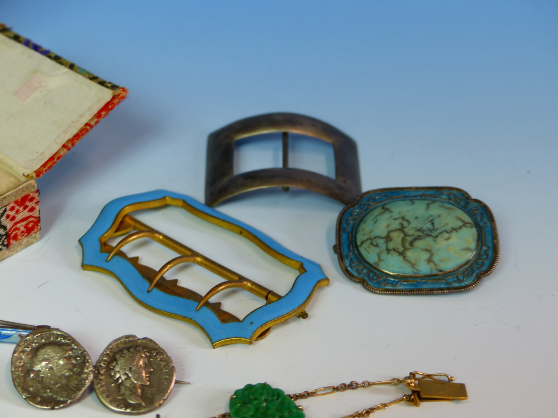 A SELECTION OF ORIENTAL BLUE ENAMELLED JEWELLERY TOGETHER WITH AN IVORY AND WHITE METAL FISH BROOCH, - Image 17 of 27