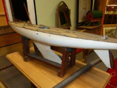 A 1950'S/60'S MODEL POND YACHT. L.128cms.