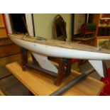 A 1950'S/60'S MODEL POND YACHT. L.128cms.