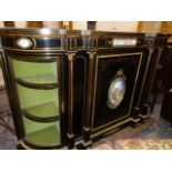A VICTORIAN EBONISED ORMOLU MOUNTED SIDE CABINET, FOUR BRASS FLUTED COLUMNS FLANKED BY QUARTER