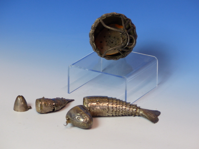 TWO WHITE METAL ARTICULATED FISH JUDAICA, BESAMIM/ SPICE CONTAINERS AND A WIRE WORK BASKET. - Image 9 of 20