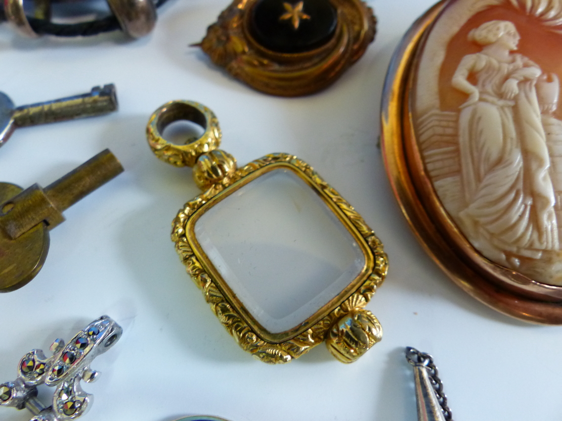 AN OVAL CARVED CAMEO BROOCH MOUNTED IN 9ct GOLD TOGETHER WITH A FURTHER SIGNED PORTRAIT CAMEO, A - Image 14 of 42