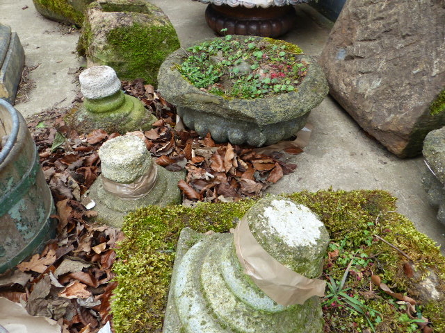 A GROUP OF COMPOSITE STONE GARDEN URNS. - Image 3 of 3