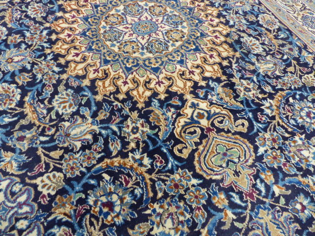 A PERSIAN CARPET OF CLASSIC DESIGN. 310 x 202cms. - Image 5 of 10