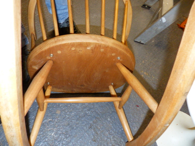 AN ERCOL PALE ELM COTTAGE SMALL ROCKING CHAIR WITH BS1960 STAMP. - Image 4 of 4