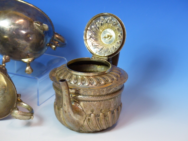 A PAIR OF VICTORIAN SILVER HALLMARKED SAUCE BOATS DATED 1895 FOR JAMES DEAKIN AND SONS TOGETHER WITH - Image 19 of 24