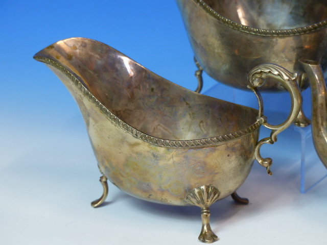 A PAIR OF VICTORIAN SILVER HALLMARKED SAUCE BOATS DATED 1895 FOR JAMES DEAKIN AND SONS TOGETHER WITH - Image 8 of 24