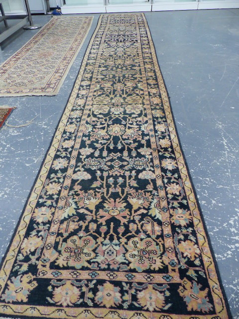 AN ORIENTAL RUNNER OF PERSIAN DESIGN. 510 x 83cms.