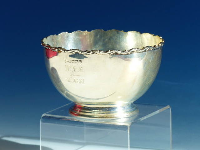 A SILVER PRESENTATION SUGAR BOWL BY JR, SHEFFIELD, 1904, THE WAVY RIM APPLIED ABOVE ROUNDED SIDES.