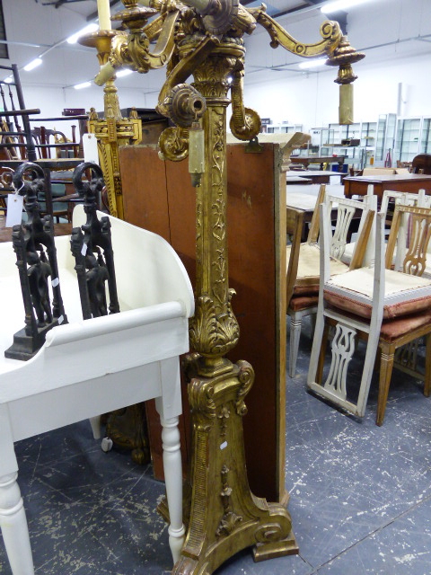 AN ANTIQUE CARVED GILTWOOD TORCHERE TEN LIGHT STANDARD LAMP. H.188cms.