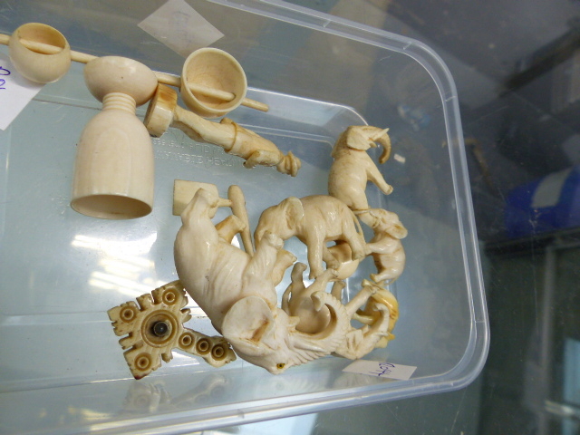 A GROUP OF IVORY ITEMS TO INCLUDE SEVEN ELEPHANTS, ONE CROSS STANHOPE, A FIGURE ON A PLINTH , A - Image 4 of 4