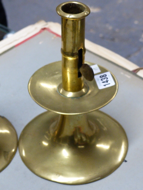 A PAIR OF 18th.C.BRASS CANDLESTICKS WITH IRON EJECTOR RODS IN THE CYLINDRICAL COLUMNS ABOVE THE WIDE - Image 4 of 19