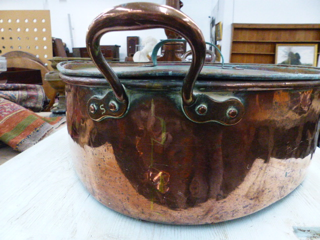 A LARGE ANTIQUE COPPER TWIN HANDLED TURBOT PAN WITH COVER. - Image 3 of 6