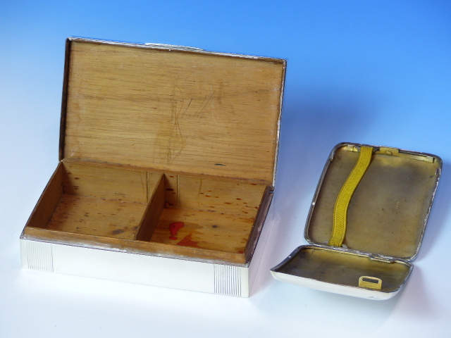 A SILVER HALLMARKED AND WOODEN LINED CIGARETTE BOX ENGRAVED 1937 AND A FURTHER SILVER CIGARETTE - Image 6 of 14