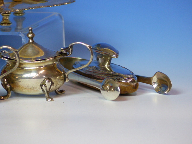 A QUANTITY OF HALLMARKED SILVER, ETC TO INCLUDE A CREAMER. ASHTRAY,SUGAR NIPS, A THREE PART CRUET - Image 15 of 22