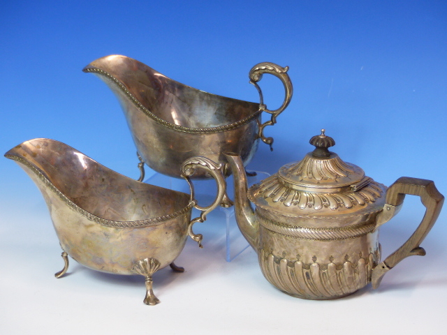 A PAIR OF VICTORIAN SILVER HALLMARKED SAUCE BOATS DATED 1895 FOR JAMES DEAKIN AND SONS TOGETHER WITH - Image 4 of 24