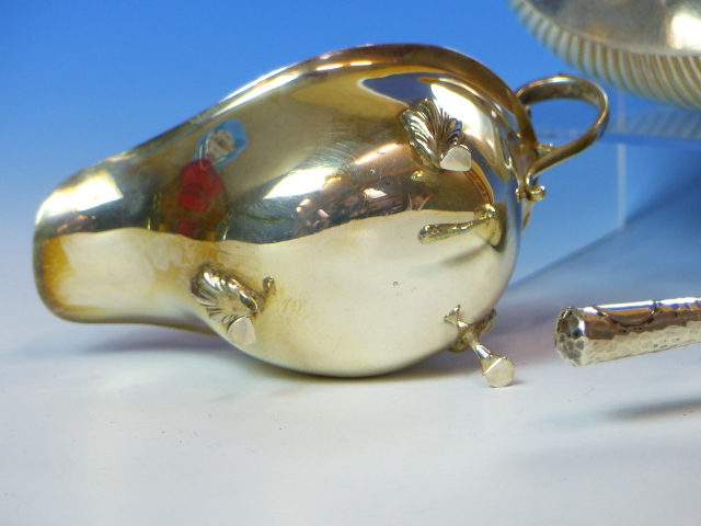 A SILVER CREAMER DATED 1935, A SILVER SUGAR BOWL DATED 1902 FOR ROBERT PRINGLE AND SONS AND A MAPPIN - Image 10 of 12