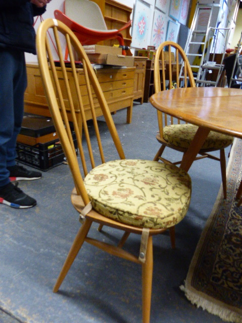 AN ERCOL PALE ELM DROP LEAF DINING TABLE AND A SET OF FOUR HIGH HOOP BACK DINING CHAIRS. (5) - Image 3 of 7