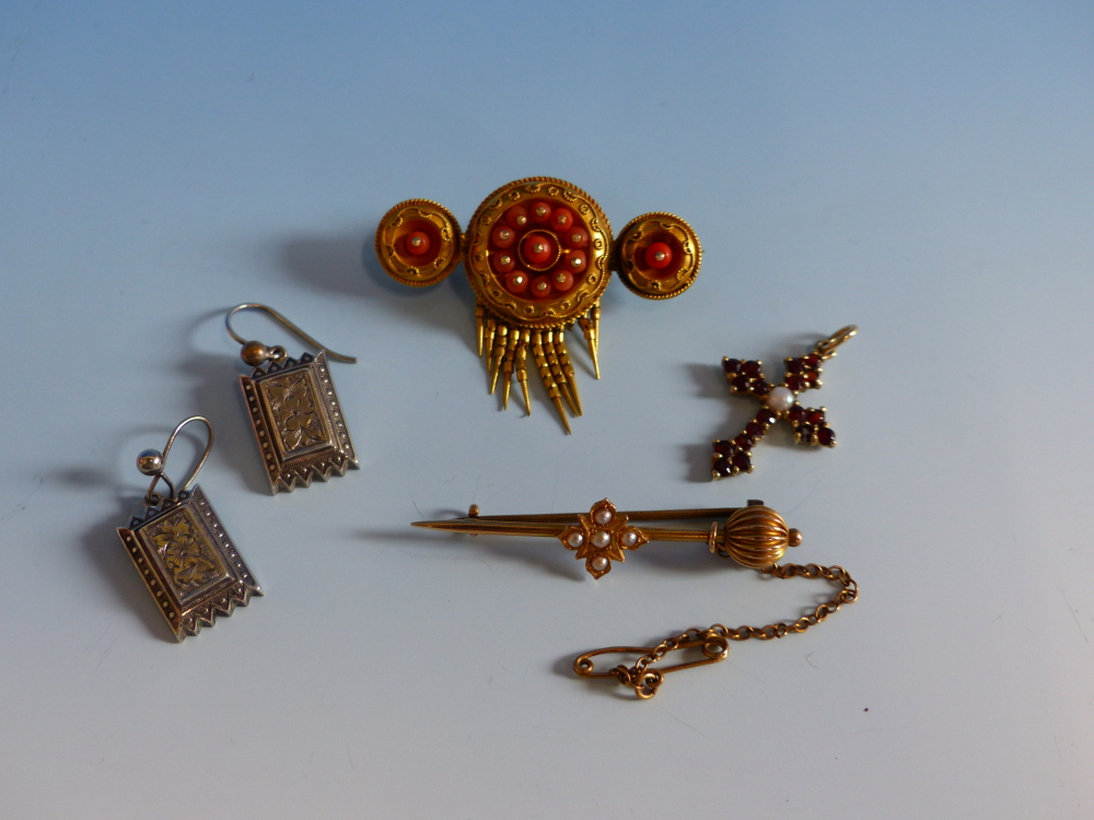 A VICTORIAN ETRUSCAN REVIVAL GOLD AND CORAL TASSEL BROOCH TOGETHER WITH A PAIR OF VICTORIAN SILVER - Image 2 of 28