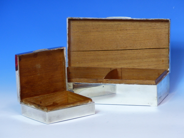 A SILVER HALLMARKED WOOD LINED CIGARETTE BOX, TOGETHER WITH A SMALLER SIMILAR EXAMPLE. LARGER - Image 14 of 26