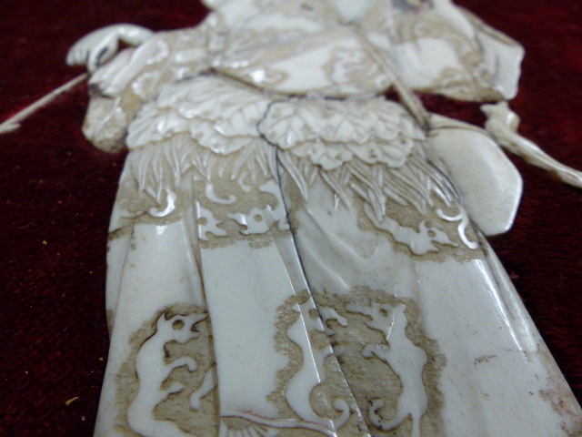 A JAPANESE RED VELVET PANEL INLAID IN IVORY AND MOTHER OF PEARL WITH GAMA SENNIN AND ASSOCIATED - Image 7 of 11