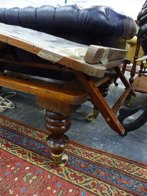 A 19th.C.MAHOGANY ADJUSTABLE CAMPAIGN TYPE FOLDING DAY BED ON TURNED LEGS WITH CERAMIC CASTERS. - Image 3 of 14