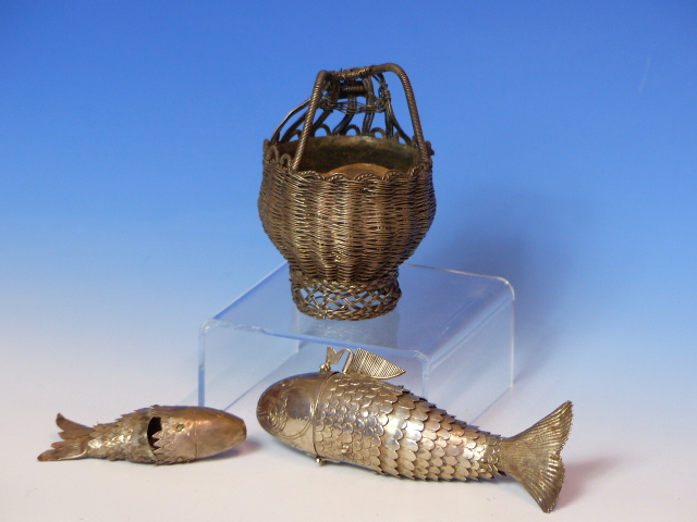 TWO WHITE METAL ARTICULATED FISH JUDAICA, BESAMIM/ SPICE CONTAINERS AND A WIRE WORK BASKET. - Image 2 of 20