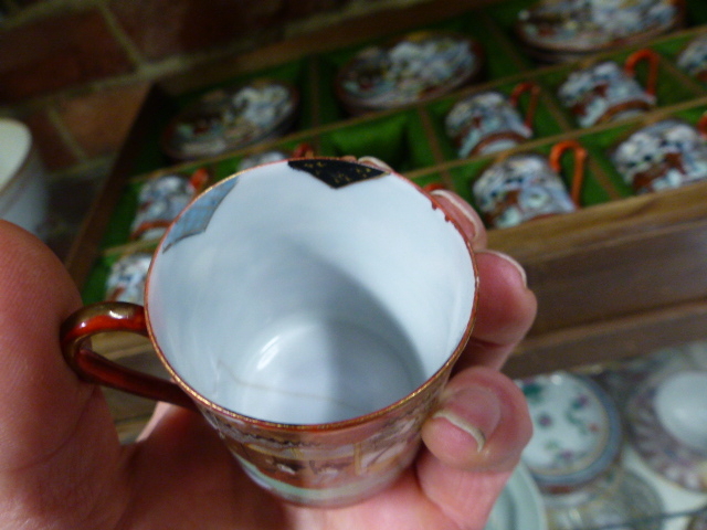 A WOODEN CASED PART SET OF KUTANI EGSHELL COFFEE CANS AND SAUCERS. - Image 4 of 16