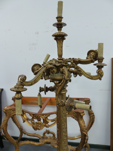 AN ANTIQUE CARVED GILTWOOD TORCHERE TEN LIGHT STANDARD LAMP. H.188cms. - Image 7 of 7