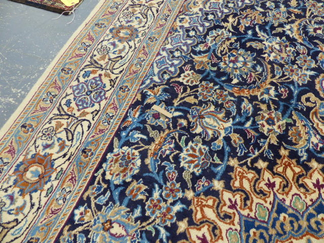 A PERSIAN CARPET OF CLASSIC DESIGN. 310 x 202cms. - Image 7 of 10