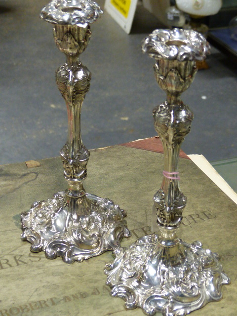 A PAIR OF HALLMARKED SILVER REPOUSSE DECORATED CANDLE STICKS BIRMINGHAM ASSAY MARKS, 1916, - Image 15 of 23