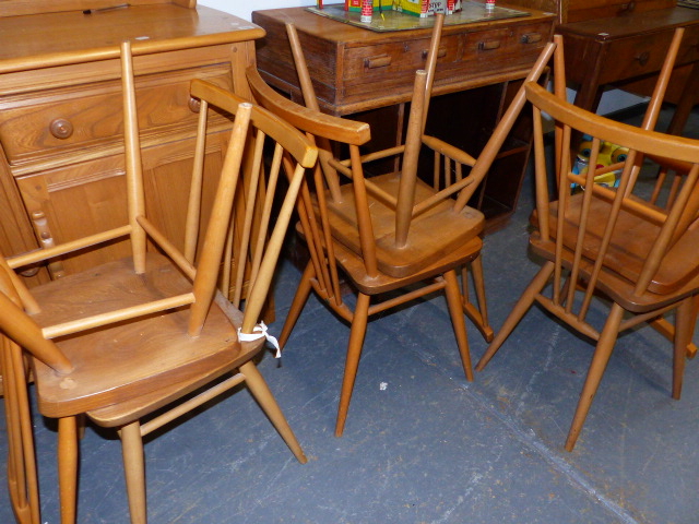 AN ERCOL PALE ELM EXTENDING DINING TABLE WITH TWO LEAVES TOGETHER WITH A SET OF EIGHT ERCOL STICK - Image 5 of 5