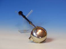 A GEORGIAN SILVER HALLMARKED TODDY LADLE WITH A WOODEN TURNED HANDLE.