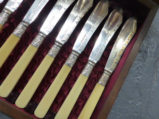 ELECTROPLATE. AN OAK CASED CANTEEN OF BARNARD CUTLERY, APPROXIMATELY TWELVE PLACE SETTINGS TOGETHER - Image 17 of 20