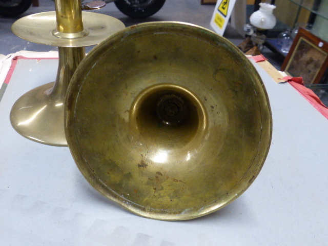 A PAIR OF 18th.C.BRASS CANDLESTICKS WITH IRON EJECTOR RODS IN THE CYLINDRICAL COLUMNS ABOVE THE WIDE - Image 19 of 19