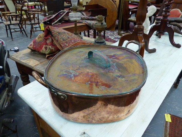 A LARGE ANTIQUE COPPER TWIN HANDLED TURBOT PAN WITH COVER. - Image 2 of 6