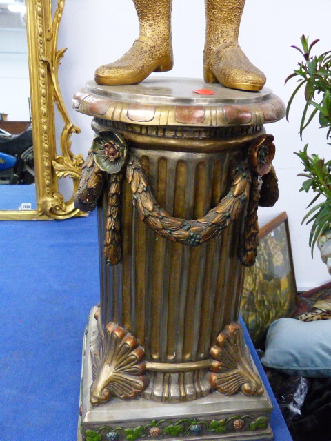 A PAIR OF GILT AND SILVERED BRONZE FIGURES OF FRENCH KNIGHTS STANDING ON SWAGGED COLUMNS - Image 3 of 12