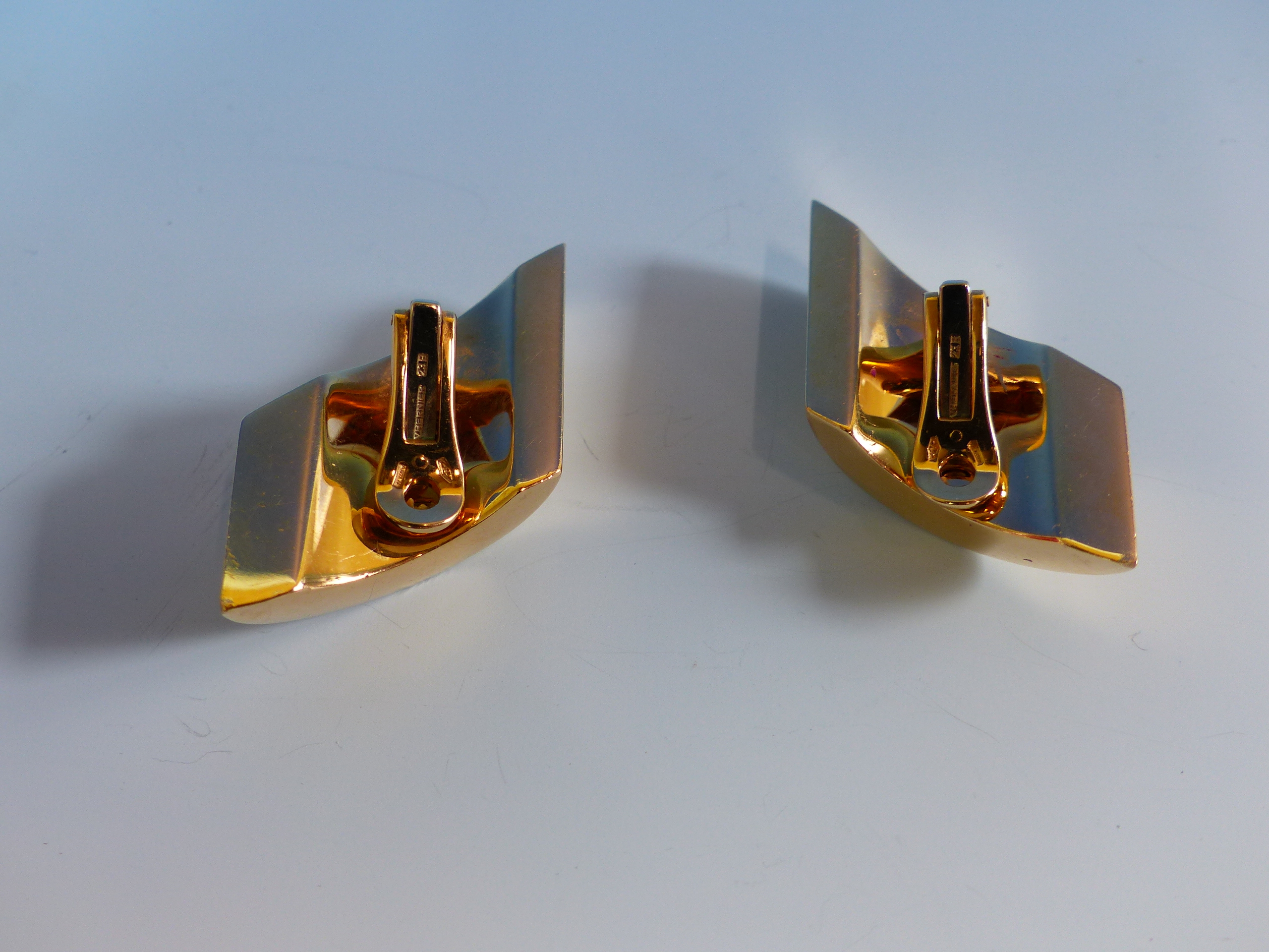 A PAIR OF 18ct YELLOW GOLD DESIGNER VHERNIER MILANO CLIP ON EARRINGS. WEIGHT 42.grams. - Image 3 of 8