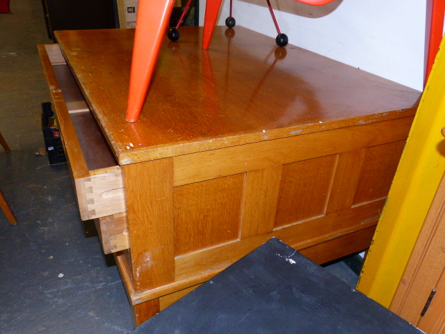 A GOOD MID CENTURY OAK THREE DRAWER PLAN CHEST RAISED ON SQUARE TAPERED LEGS. 122 x 89 x H.73cms. - Image 2 of 6