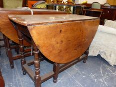 AN 18th.C.OAK AND FRUITWOOD SMALL COTTAGE GATELEG SUPPER TABLE ON TURNED SUPPORTS.