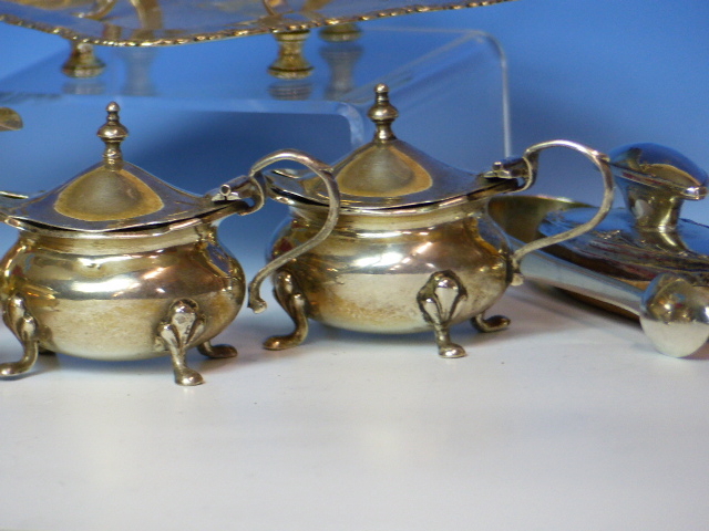 A QUANTITY OF HALLMARKED SILVER, ETC TO INCLUDE A CREAMER. ASHTRAY,SUGAR NIPS, A THREE PART CRUET - Image 11 of 22