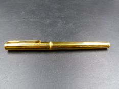 A PARKER SONNET ATHENS GOLD PLATED AND BLACK LACQUER FOUNTAIN PEN WITH AN 18ct NIB.