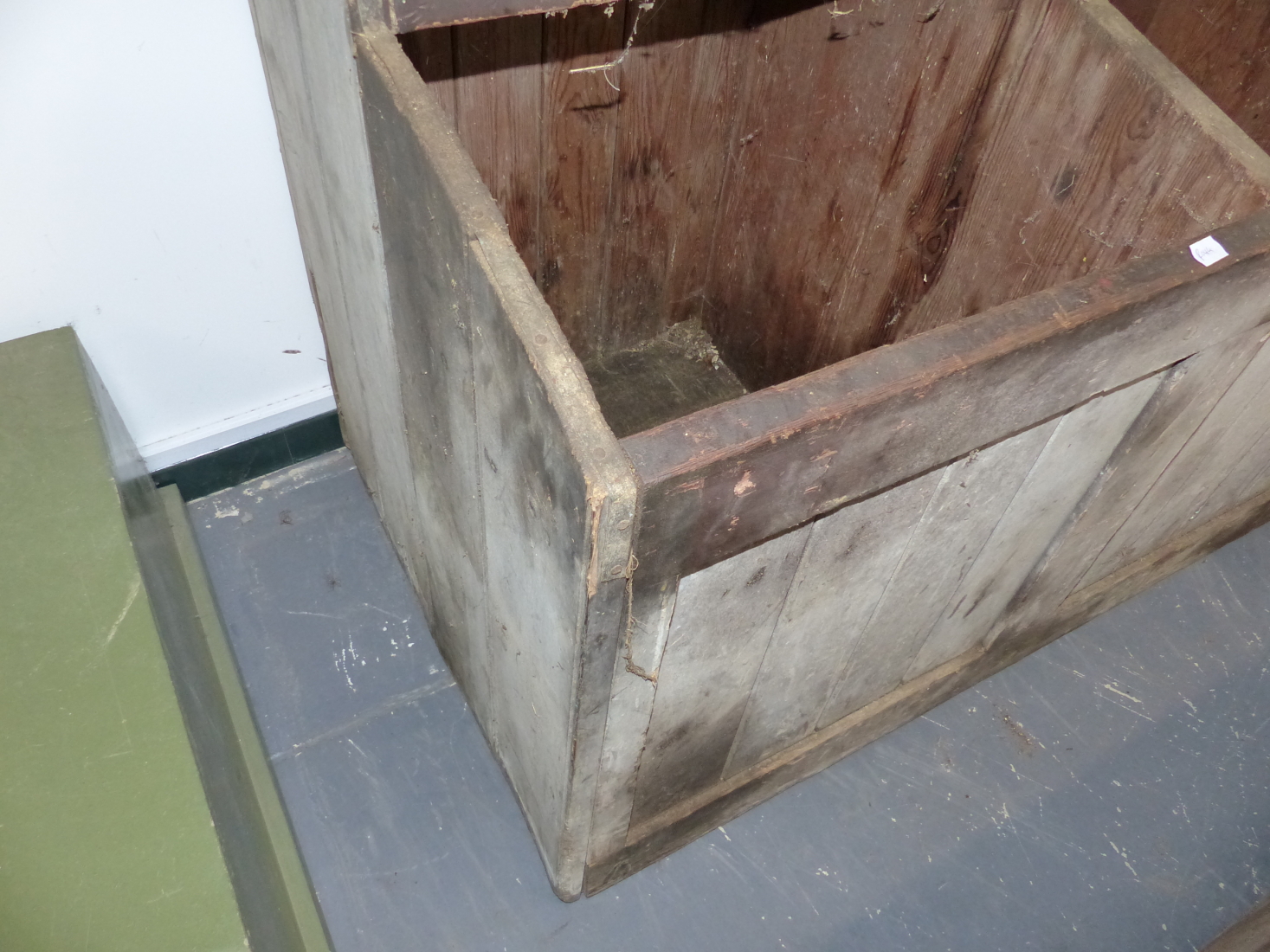 A RUSTIC PAINTED PINE FEED OR GRAIN BIN WITH SHELVED TOP. W.106 x D.63 x H.168cms. - Image 5 of 8